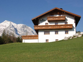 Гостиница Adlerhof, Лёйташ